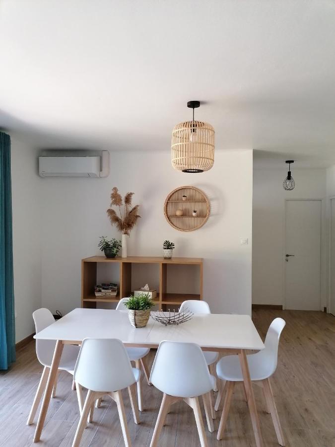 Gite Les Demoiselles Des Sorgues LʼIsle-sur-la-Sorgue Exterior foto